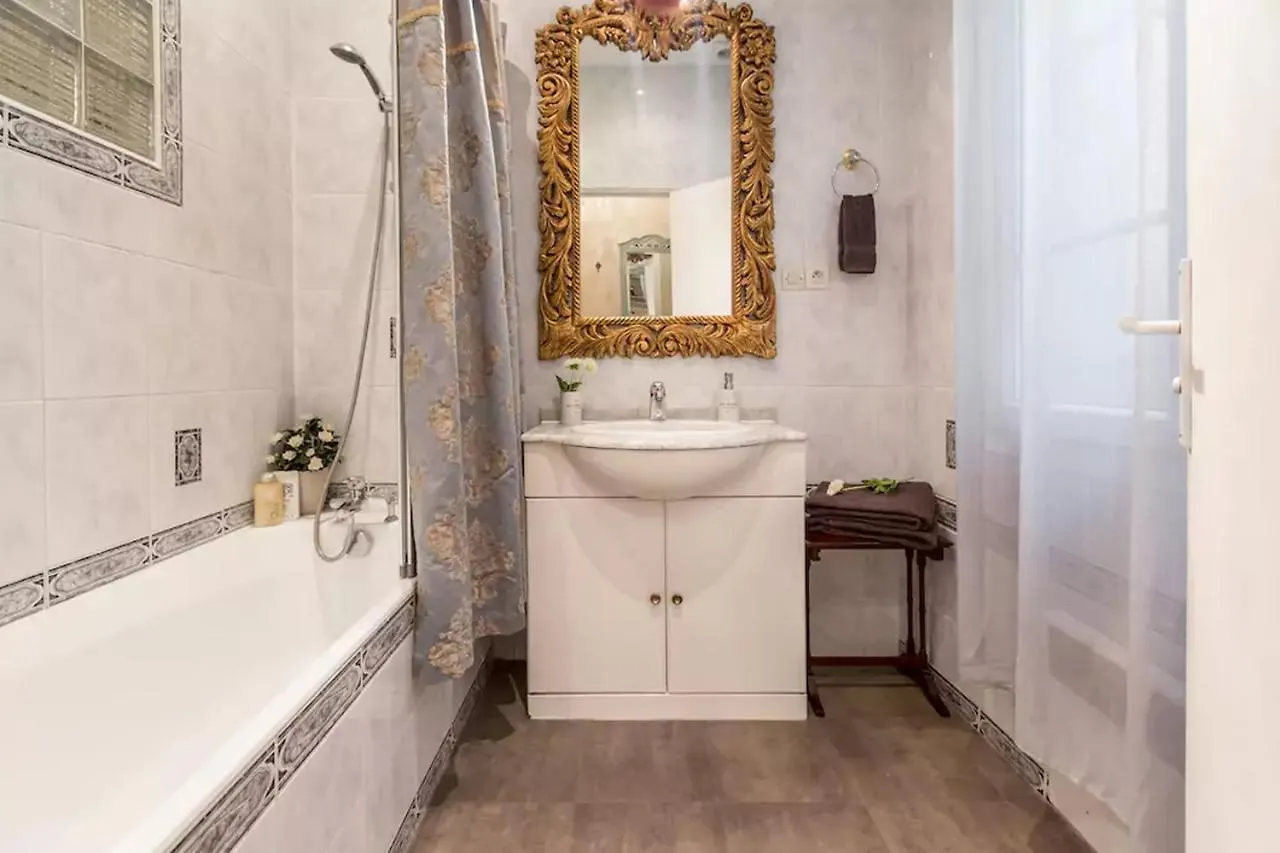 Le Jardin Du Marais Apartment