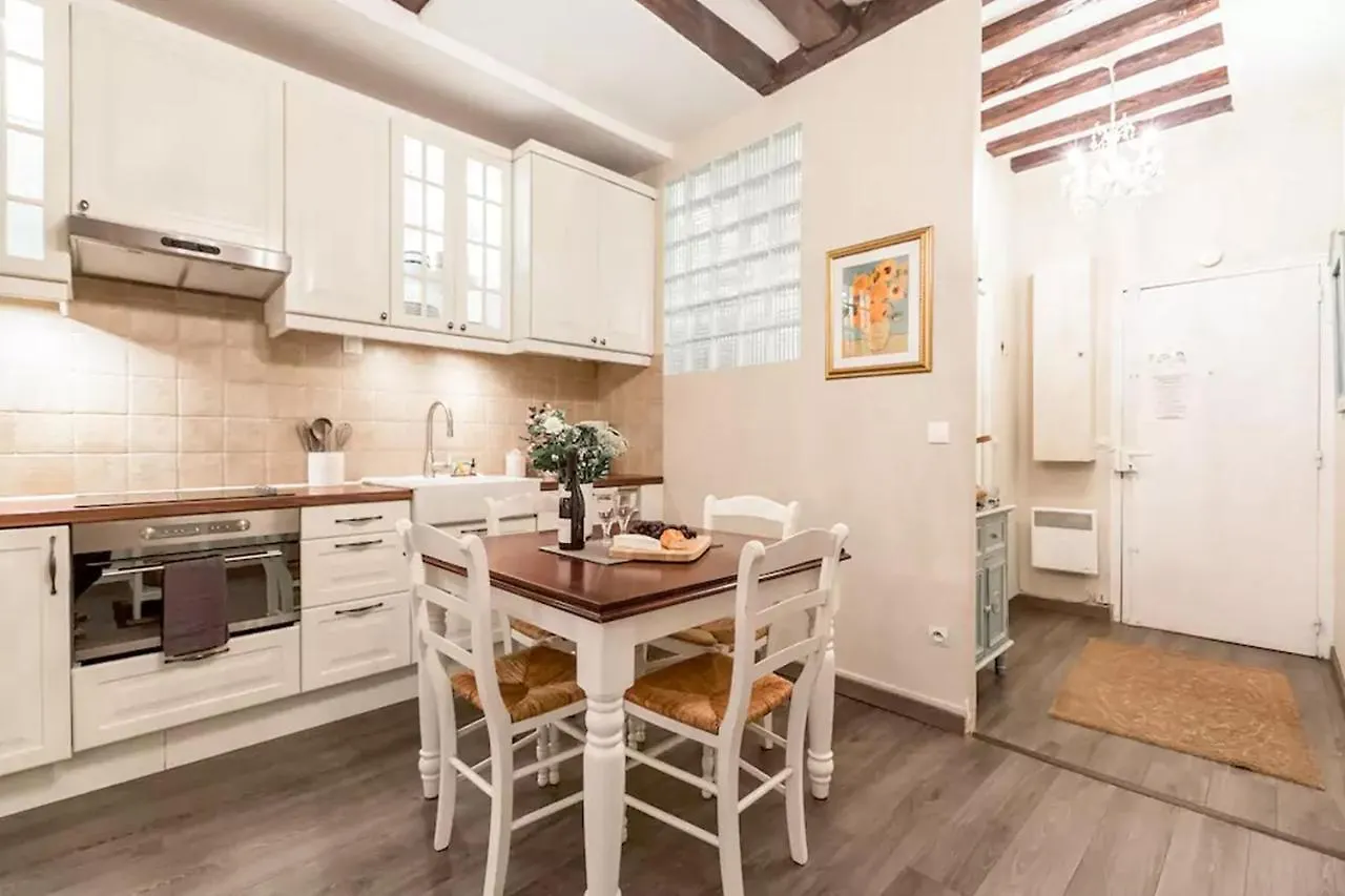 Le Jardin Du Marais Apartment